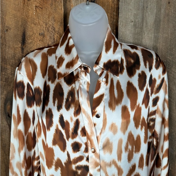 Zara Giraffe Print Blouse - Size medium - Picture 2 of 10